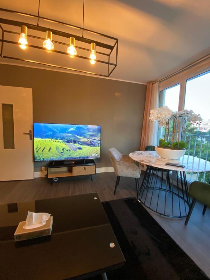Appartement Familial Wifi Netflix Amazon Prime Saint-Cyr-lʼÉcole Exteriör bild